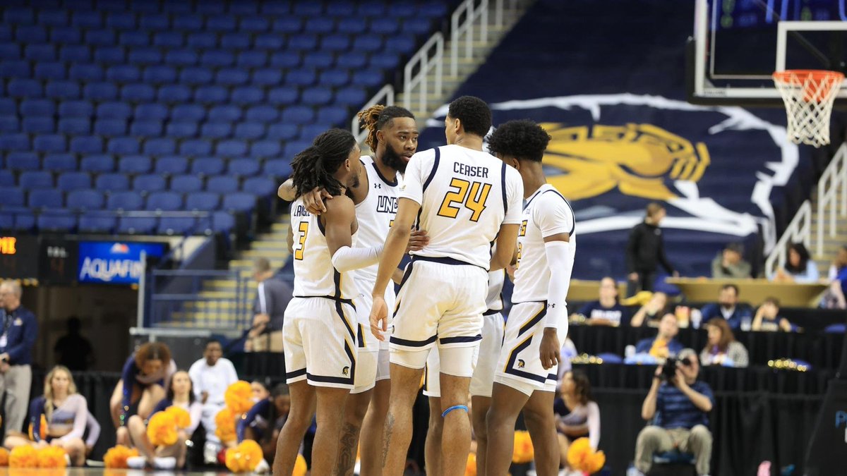 UNCGBasketball's tweet photo. No. 2 Men’s Basketball to Face No. 7 ETSU in SoCon Quarterfinal

📰 https://t.co/GoADnwvD8b
#letsgoG https://t.co/zTzVP9yqmD