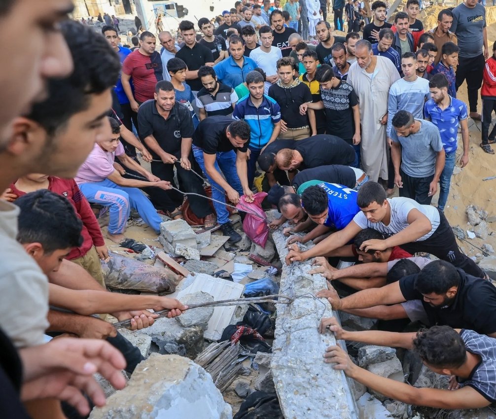 بأختصار.🤚
القضية الفلسطينية أصبحت مثل الفلم،
السك.. سي،
مجرد تنفيذ اجندات لمصالح دولية.،
إيران ومحور المقاولة يكودون، قطر و الإمارات و العرب يجهزون غرفة النوم لأمريكا و أوربا لنكاح الشعب الفلسطيني بدون صراخ،

ودائما الزواج المنقطع يبدأ
بحماس و ينتهي بفتح.،

#عذرا 🤚
#الحقيقة