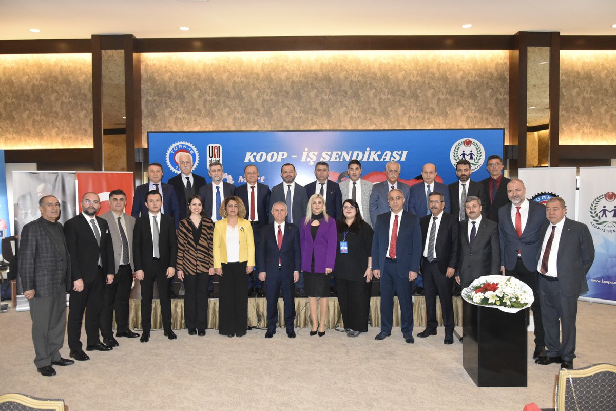 ▶️8 Mart Dünya Kadınlar Günü etkinliği nedeniyle bulunduğumuz Gaziantep’te Başkanlar Kurulu toplantımızı gerçekleştirdik.

▶️Toplantıda çalışma hayatının güncel sorunlarını ve sendikamızın önümüzdeki dönemde yapacağı çalışmaları ve hedeflerimizi değerlendirdik.