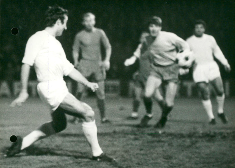 Rare pic of Aberdeen against Standard Liege in 1967 ECWC tie. looks like a Liege goal. @aberdeenfcretro @ally_begg