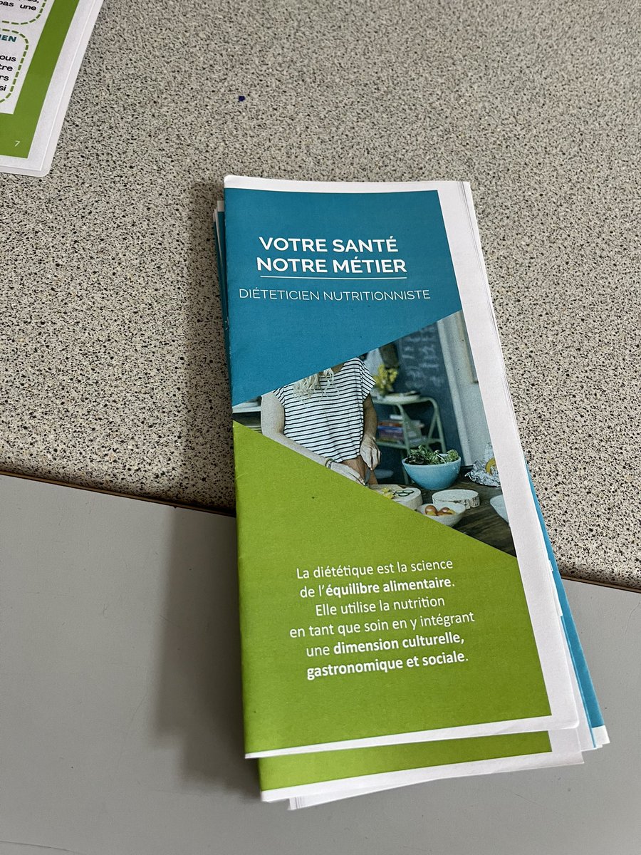 Le collège Paul Bert @Academie_Paris @MairieParis14 organise un forum des métiers pour les 3eme et 4eme. Un grand merci aux parents et intervenants.