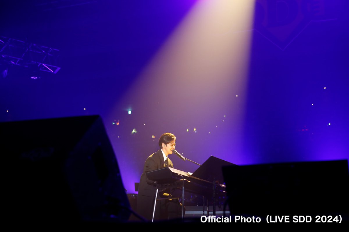 SDDproject_851's tweet photo. ＃片寄涼太 ( #GENERATIONS from EXILE TRIBE)が
地元大阪のステージに登場🏯

ピアノ弾き語り「運命」を含む3曲を、
感情たっぷりに歌い上げました🎤

＃LIVESDD https://t.co/0uwT7JRVeh
