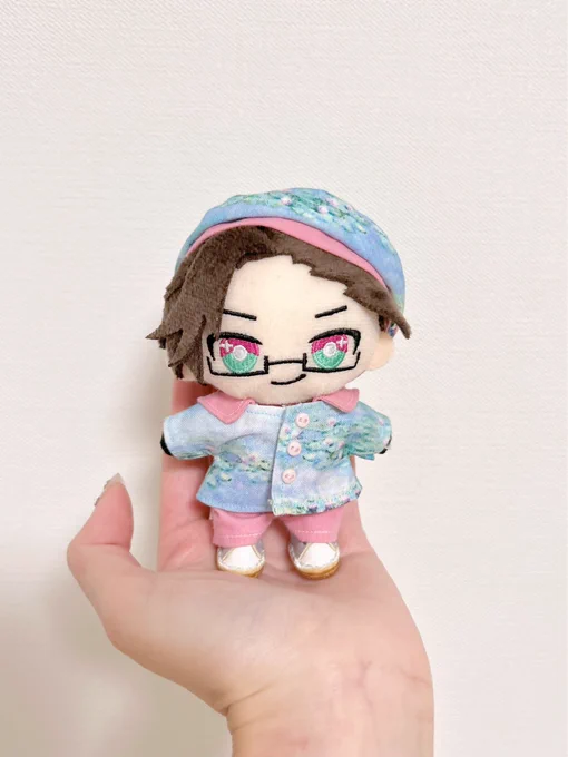 ちいぬい10cmサイズのお洋服着れた〜!弊サークルのお洋服はメカニカルファスナーの留め具部分で調整できるように多めにとってるからこの子たちサイズでもいけそう 