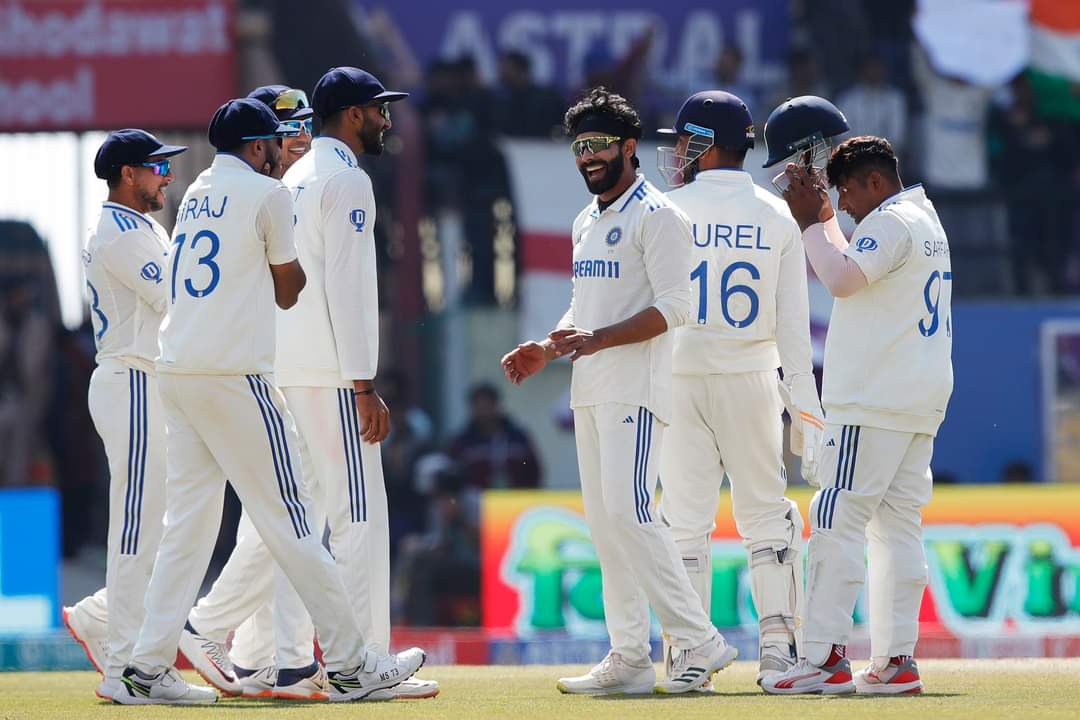 भारत ने धर्मशाला टेस्ट में इंग्लैंड को पारी और 64 रन से हारा दिया। इसी के साथ पांच मैचों की टेस्ट सीरीज 4-1 से जीत ली।
#INDvsENG #testcricket #indiancricket #rohitsharma #subhmangill