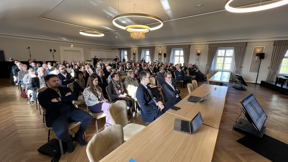 Full house beim 5. #NWDSymposium des @HdzNrw. Heute KHK, Herzklappen und Elektrophysiologie. Keynote lectures von @dirkwestermann, @Lenard08808061 und @EPDeneke @YoungDgk @AGEP_DGK @DGK_org