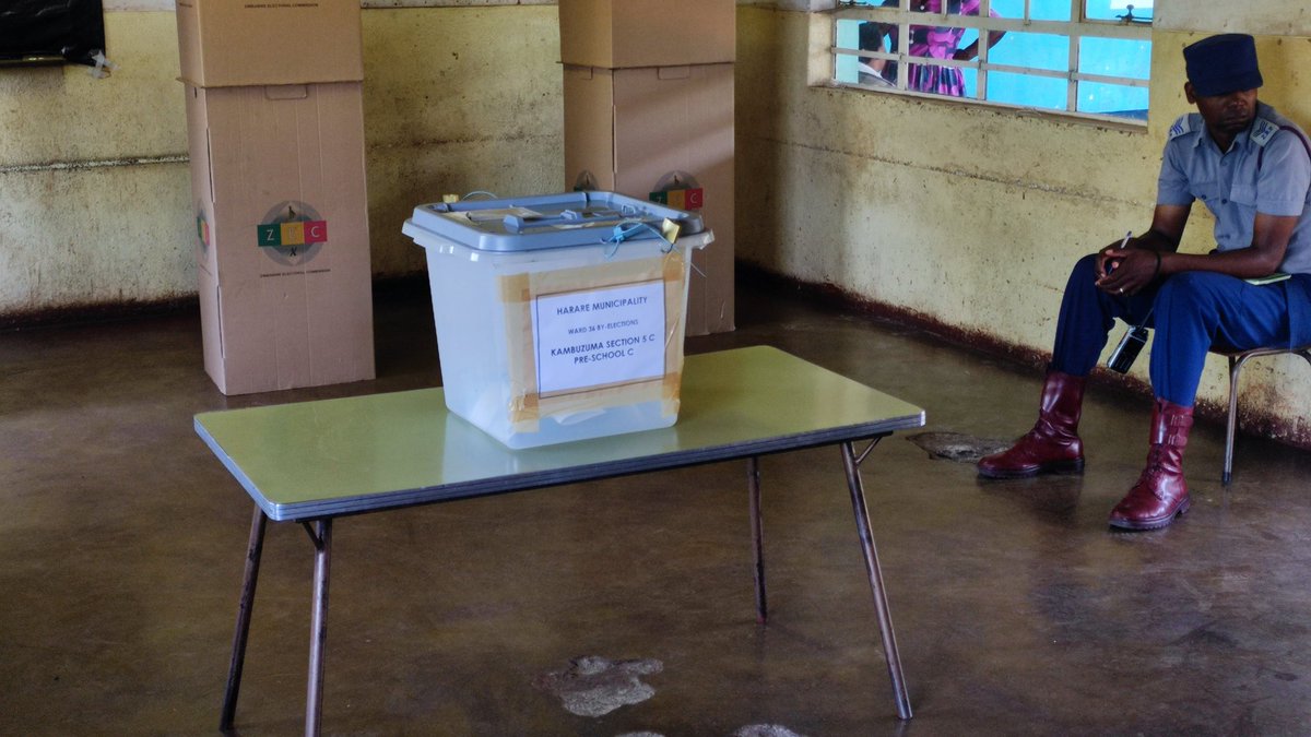 OpenParlyZw's tweet image. #InPictures: Current situation at the Harare Municipality Ward 36 Kambuzuma Section C polling station. Voters will be casting ballots for council members in today's by-election.
#ElectionsZW