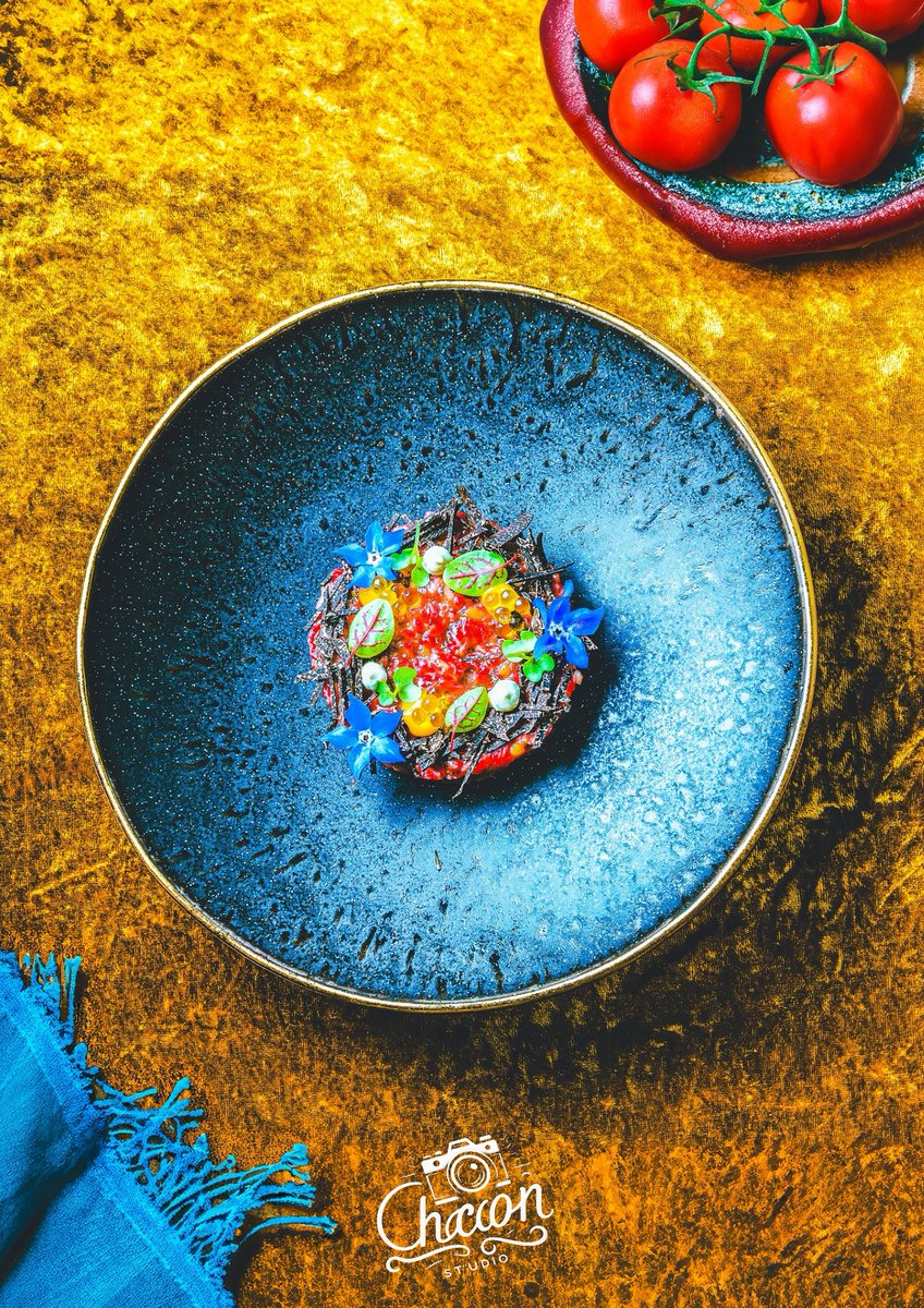 Chaconstudio_'s tweet photo. 🌊🐟 En Sitges, los tacos de atún 'Balfegó' de El Factor Vi son la ola del sabor. Capturé su esencia 📸 y te digo: ¡es el rockstar de los platos! Reserva y siente el verano en tu paladar. 🌮🎸 
#Sitges #GastronomiaSitges #FactorVi https://t.co/enloUJIKuv
