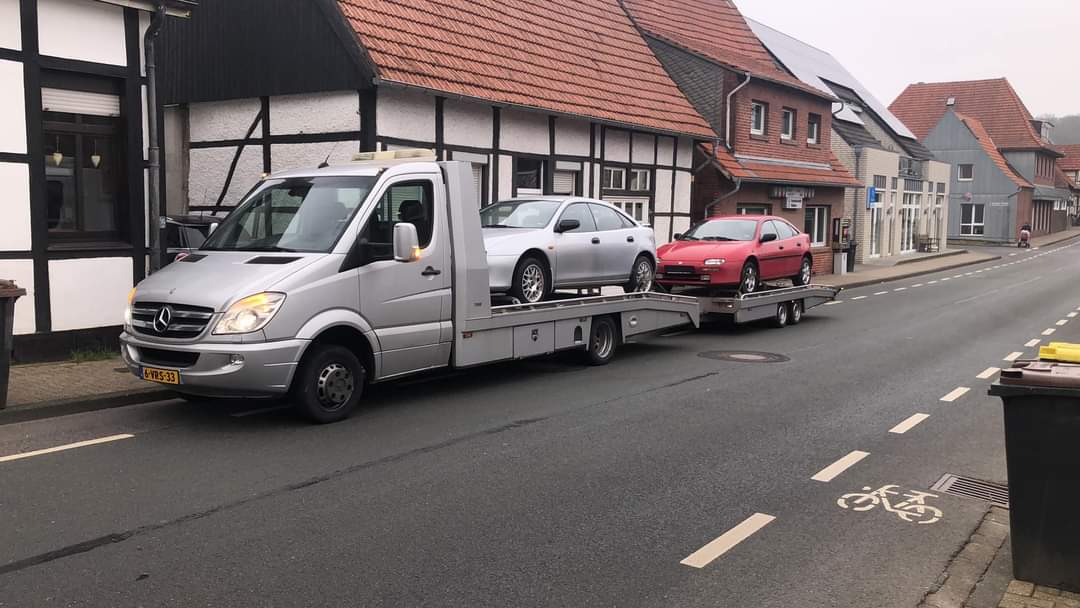 JartBanssen's tweet photo. Na lang twijfelen heb ik helaas toch moeten besluiten een willekeurig foto'tje met jullie te delen! #Mazda #323F #Mazda323F https://t.co/dt4XOZLCLt