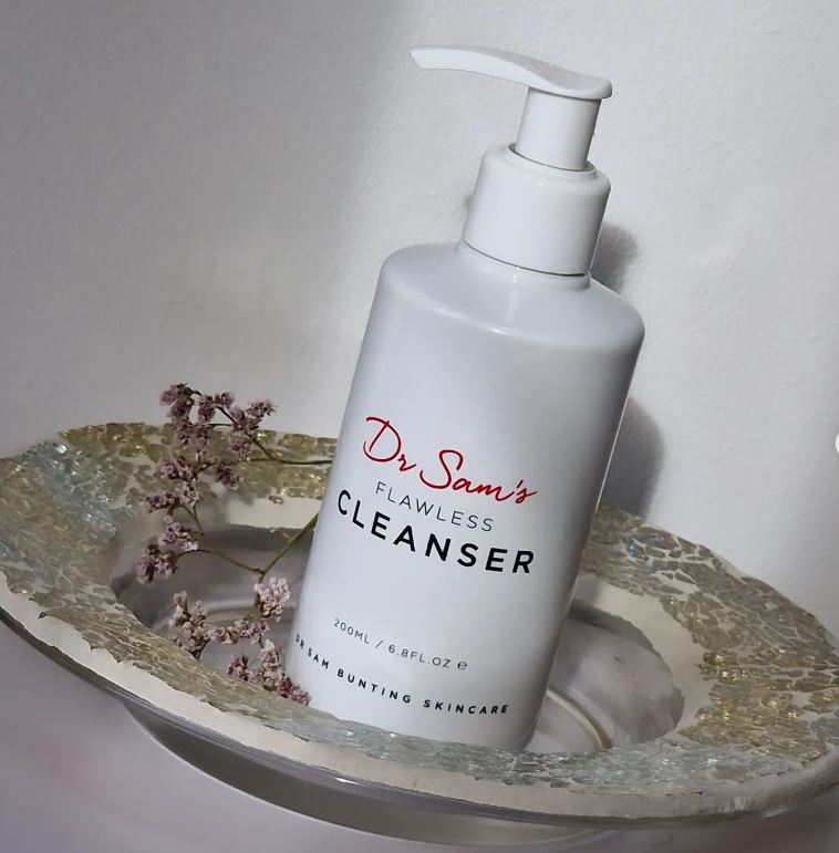 Dr Sam's FLAWLESS CLEANSER

✨️️Aloe Vera - Gentle, soothing and hydrating, 
✨️️Allantoin - A naturally occurring compound that soothes sensitive or compromised skin

Use code : LORELORENABEAUTY for 10% off entire order
Link to the shop  
drsambunting.com/LORELORENABEAU…
#skincare
