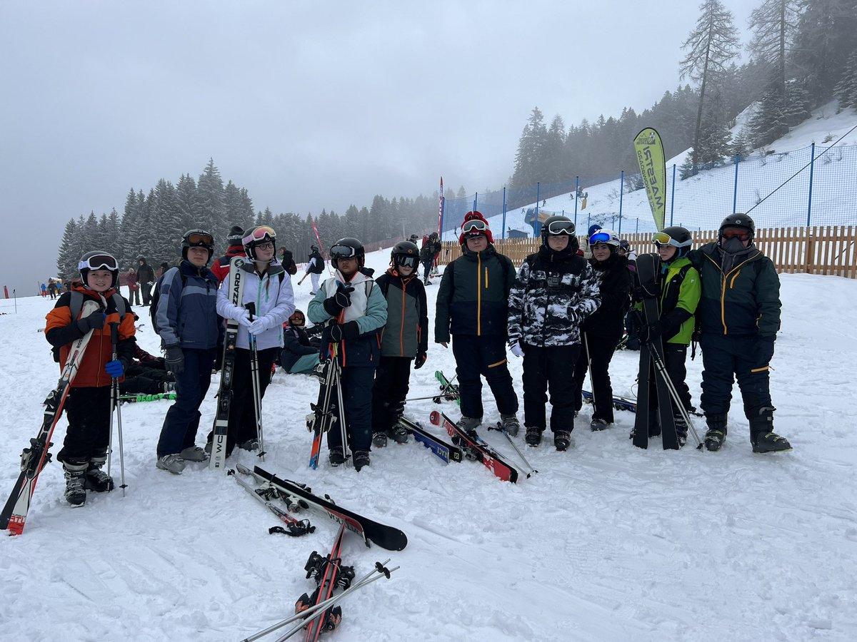 STMComp's tweet photo. Day 1 - ski fit ✅ Up the mountain ✅ ski ready ✅ #Doyoubest #DoittheSTMway https://t.co/a29rNaESW0
