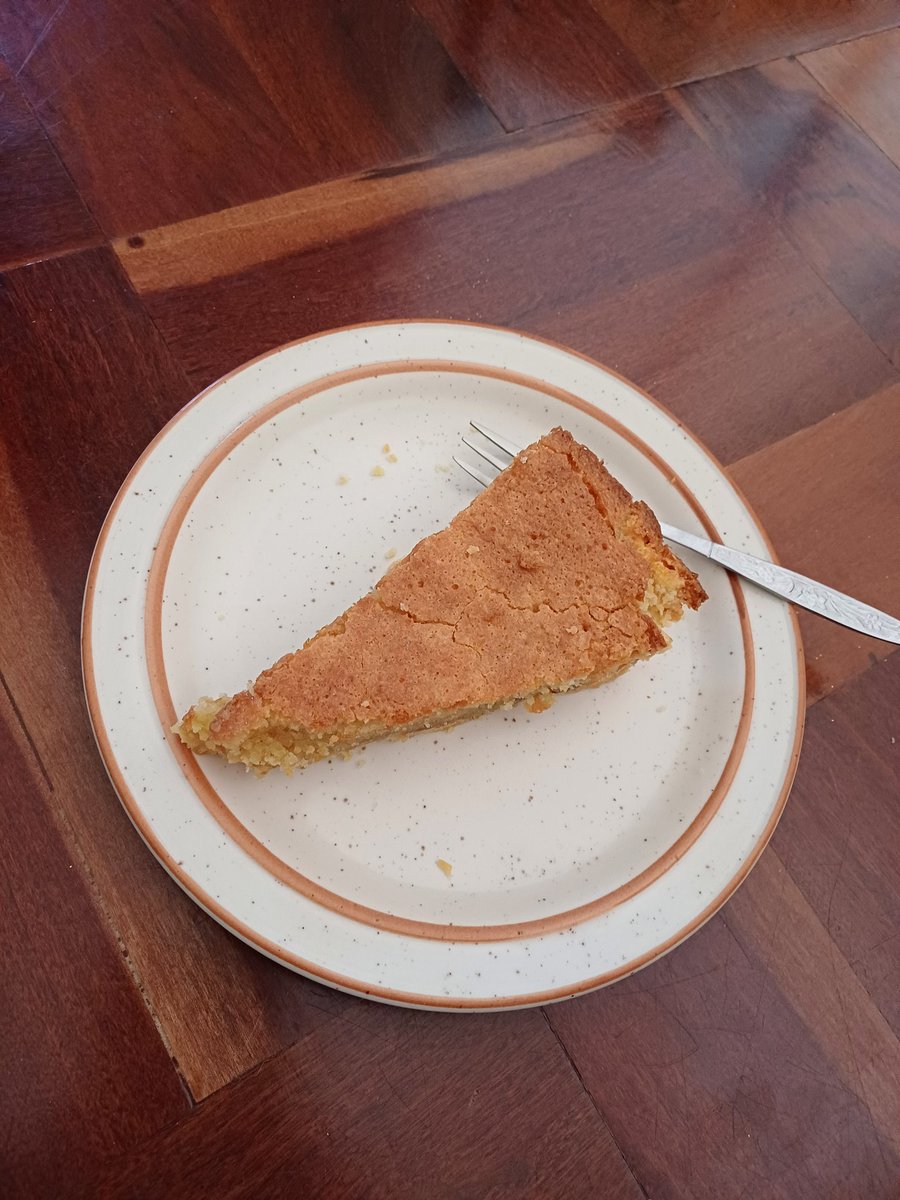 Hi all my human made a frangipani tart I thought you all might like a slice 😋 🍰 @38Octavian @AlanSla90124663 @AlmaTheCat1 @AngusMcPussPuss @BagginsSuperCat @Biscuit_Meow @DomainDoris @frisky9 #communitycloud