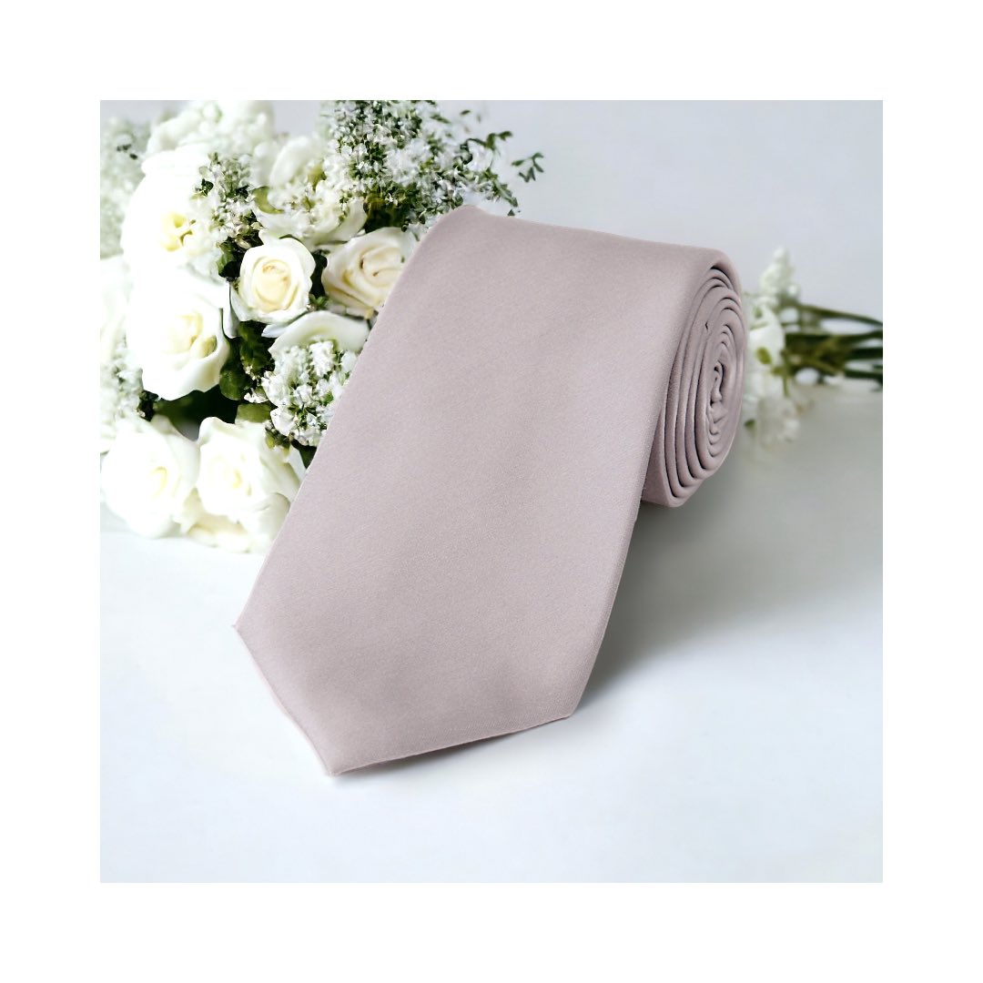 PorterPepperell's tweet photo. Wedding season is just around the corner and it’s never too early to get those accessories sorted!
 
#sevenfoldtie #style #handmade #tie #london #suit #mulberry #bbc #bbcbreakfast #bbcnews #channel5news #channel5 #thetimes #mensstyle #dapper #wedding #thetimesmagazine https://t.co/DBQyqFz1Io