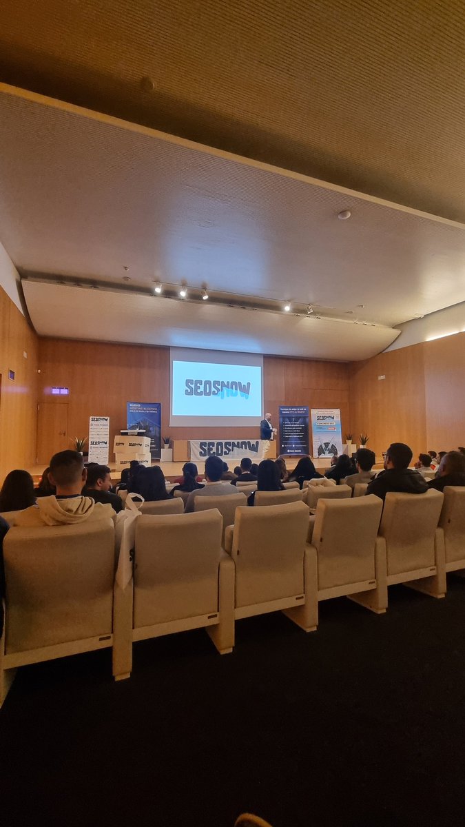 Ya estamos listos en #Granada <a href="/SeoSnow1/">Seo Snow</a> 2024. Delegación peruana presente a topeeeeeee....🫡