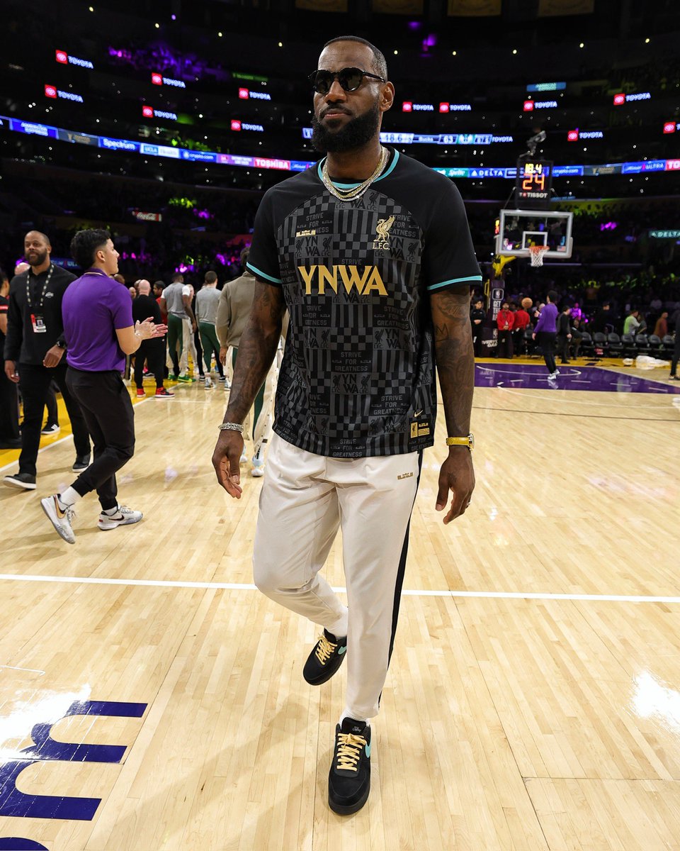 NBA's tweet photo. LeBron with the fit! #NBAstyle https://t.co/P6GINoLQhA