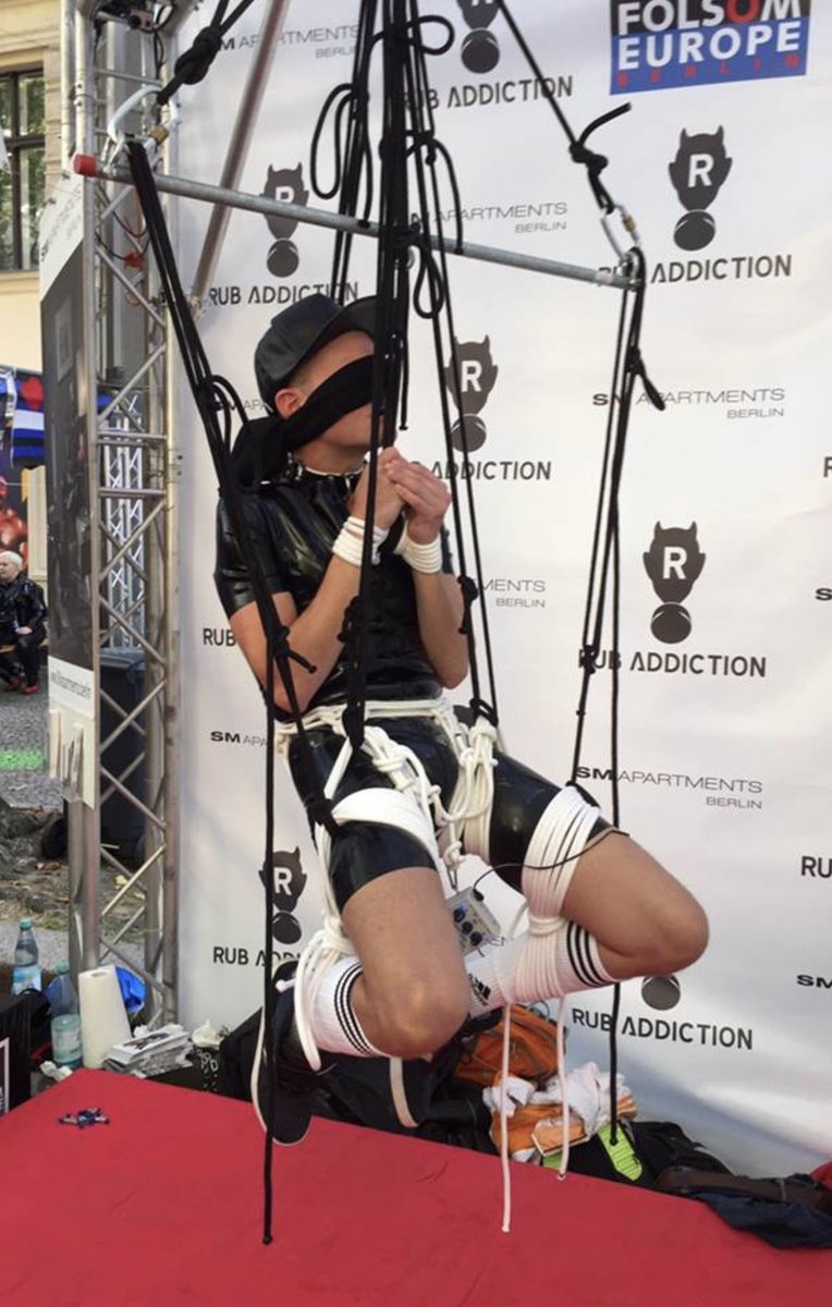 Incredible_Finn's tweet photo. Hanging around https://t.co/7cMtRkBnmk