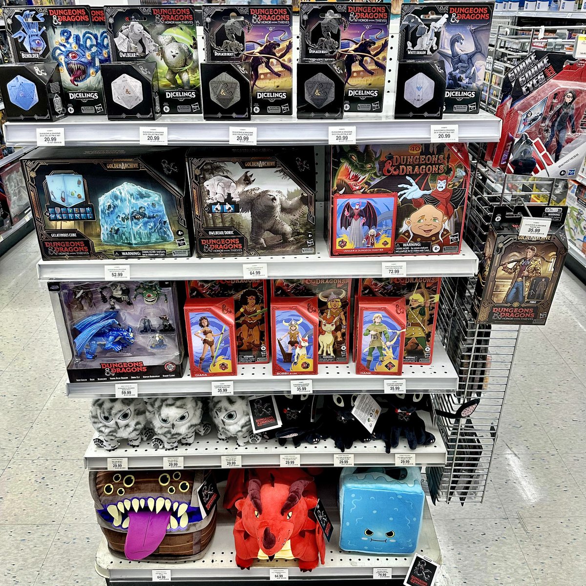 T3XACAN0's tweet image. Merchandised the Dungeons &amp;amp; Dragons: Honor Among Thieves toys on the back endcap 🐉
📸: TAKEN: OCTOBER 8, 2023
📌: POST: MARCH 8, 2024
#toysruscanada #sherway #hasbro #jadatoys #dungeonsanddragons #dungeonsanddragonshonoramongthieves #honoramongthieves #actionfigures