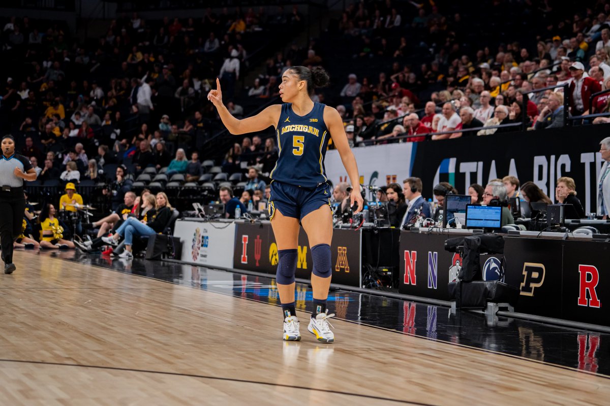 ballislifewbb_'s tweet photo. Laila Phelia went crazy tonight to help her team upset Indiana!!! @umichwbball 

Final Score: 
Laila: 30Pts 4Reb 5Ast

📷: Adama Doucoure https://t.co/dsZK6Td5Qq