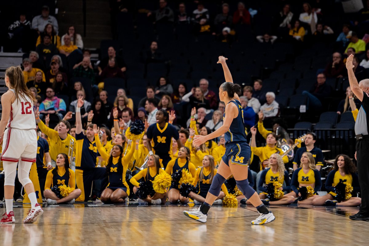ballislifewbb_'s tweet photo. Laila Phelia went crazy tonight to help her team upset Indiana!!! @umichwbball 

Final Score: 
Laila: 30Pts 4Reb 5Ast

📷: Adama Doucoure https://t.co/dsZK6Td5Qq