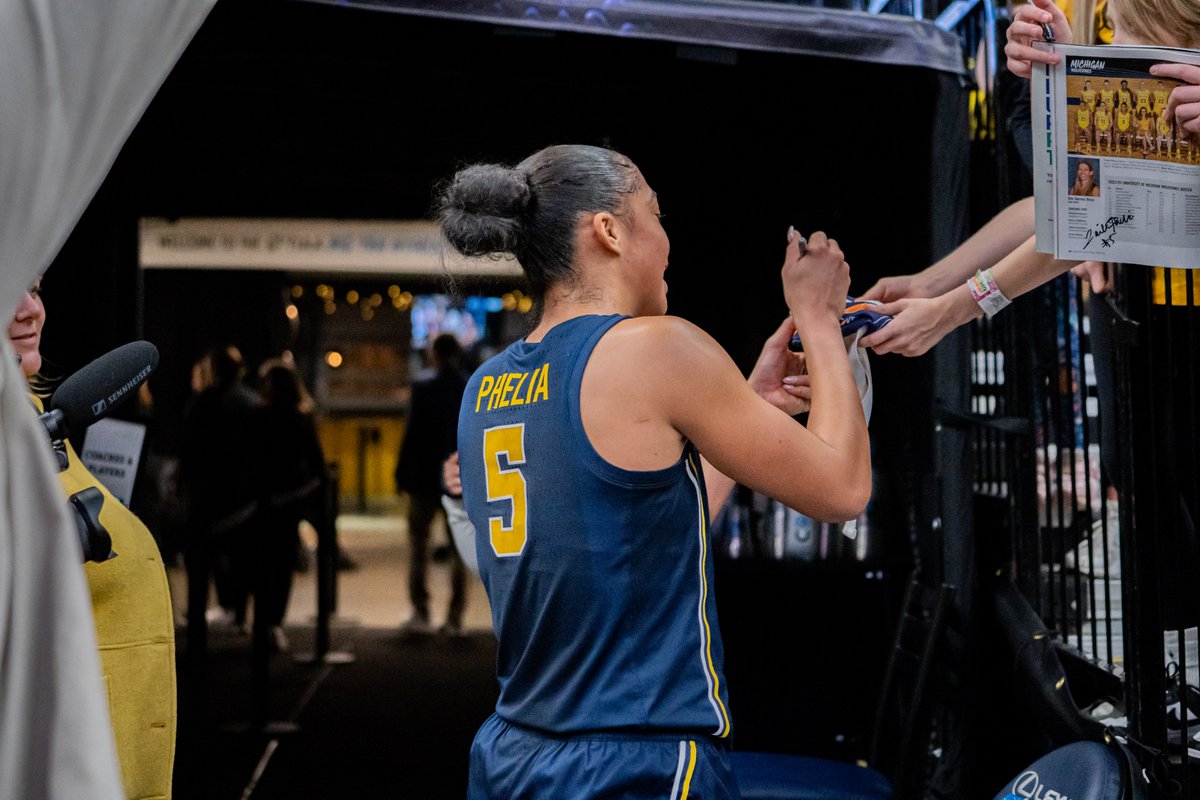 Laila Phelia went crazy tonight to help her team upset Indiana!!! <a href="/umichwbball/">Michigan Women’s Basketball</a> 

Final Score: 
Laila: 30Pts 4Reb 5Ast

📷: Adama Doucoure