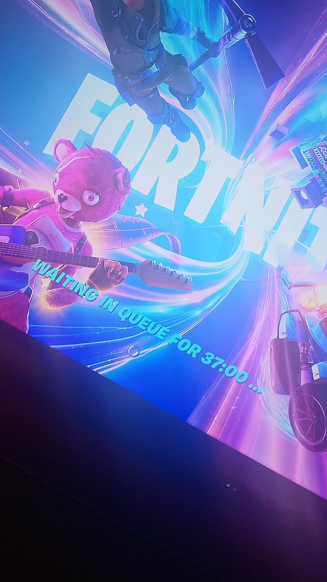 JMaxwell522's tweet photo. @FortniteStatus Fixed my rear end...2nd queue of 55 mins after being bugged to log out and restart software. C'mon get yer house in order before you invite everyone in https://t.co/ZPXwXybiNl