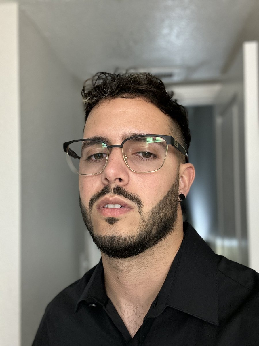 dariosalaas's tweet photo. Si no te miran así, ahí no es 🔥 https://t.co/NifA9VK8N8