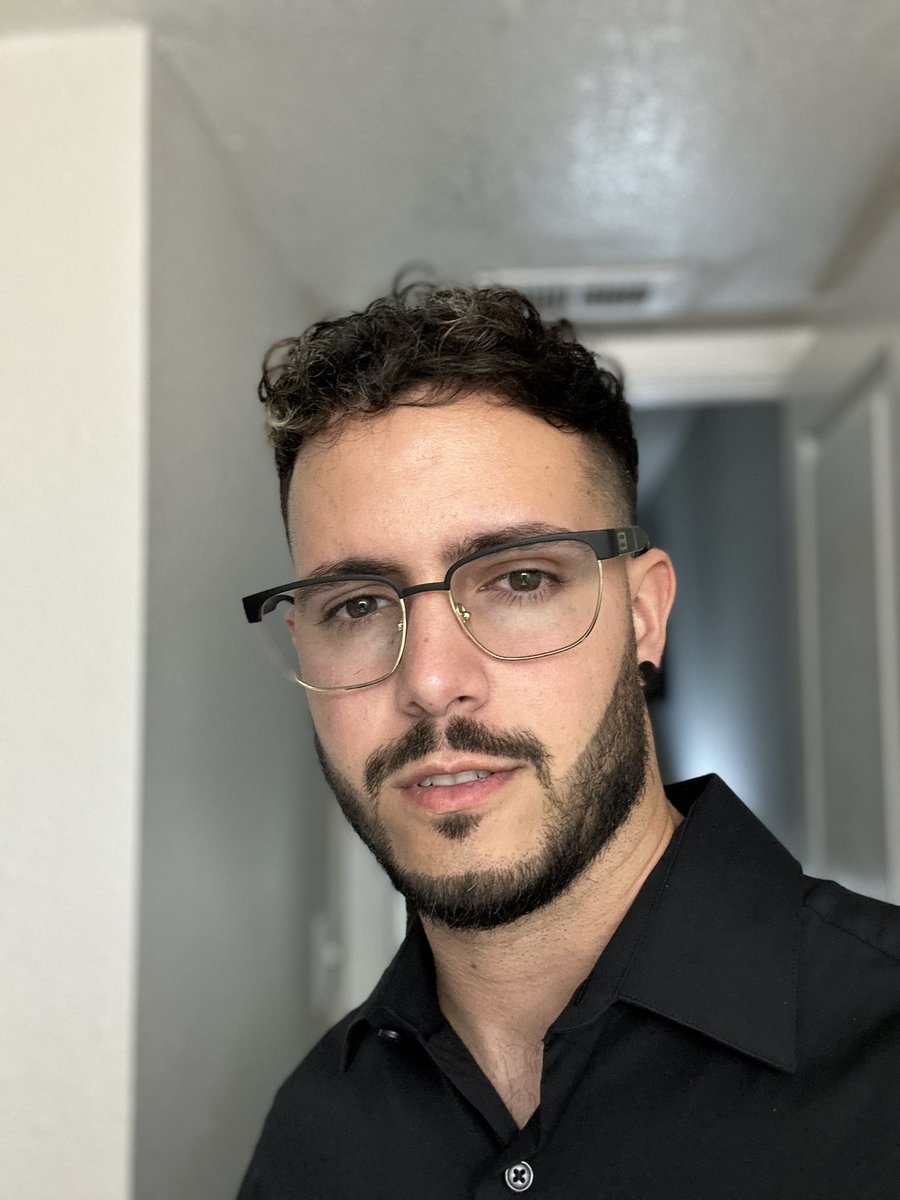 dariosalaas's tweet photo. Si no te miran así, ahí no es 🔥 https://t.co/NifA9VK8N8