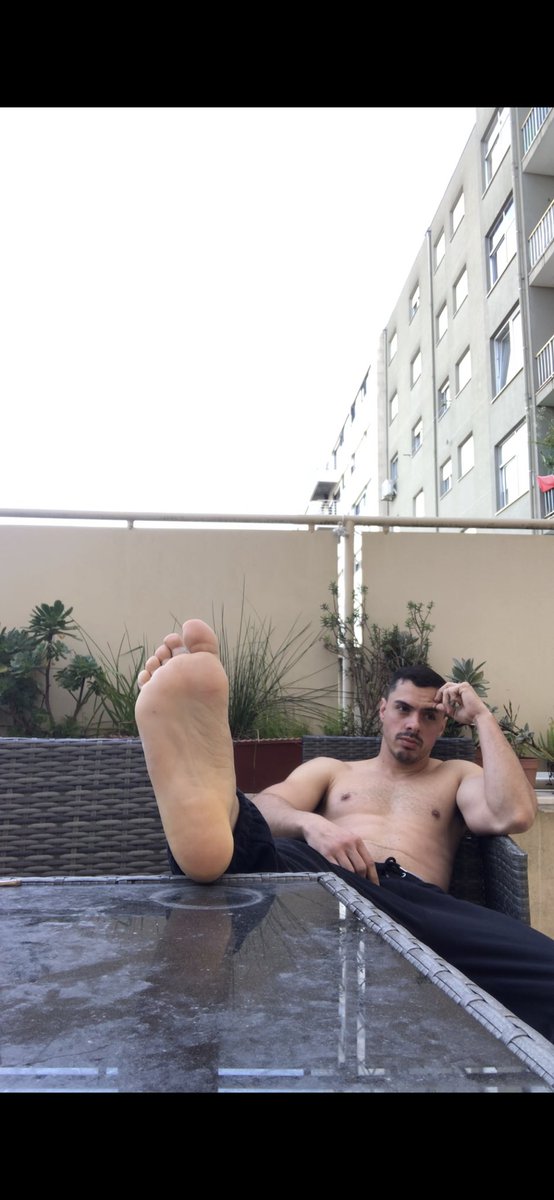 iigorzag's tweet photo. Worried 
Someone to make me feel relax ? https://t.co/aYH5PRXrg5