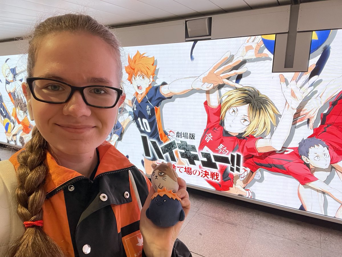 TrianaNero's tweet photo. I played myself fr this time cause I came to this huge animated Haikyuu ad at Shinjuku and now I can’t make myself leave, I just keep standing here and watching with everyone 😂 https://t.co/mVwCom9Bsa