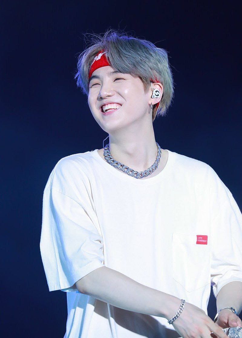 DANIIPALLARESM's tweet photo. [#슈가생일ㅊㅋ] Muchas felicidades mi niño bonito algún día espero poder conocerte a ti y a los demás miembros en un concierto 🙌🏻 pasa un feliz cumpleaños🥳 #슈가 #SUGA #아미의자랑슈가 #벌써보고싶은윤기 #HappyBirthdaySUGA @bts_bighit @BIGHIT_MUSIC @BTS_twt @BTS_twt__AGUSDT 🥳💃🏼 https://t.co/5afyRdbkKo