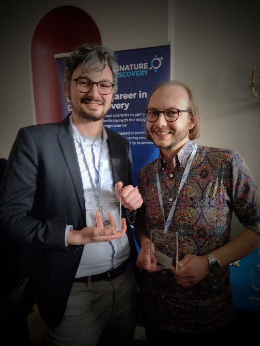 Very proud PI ☺️ François (@FrichardChem, @biomimetic_chem postdoc, now with @Gaunt_Group) and Martin (@CattoenM, first PhD student joining the group @Chemistry_QMUL, now at @AstraZeneca) got the🥇and🥈prize at the @UKRetroComp with their respective teams 👏🏼 👏🏼 👏🏼