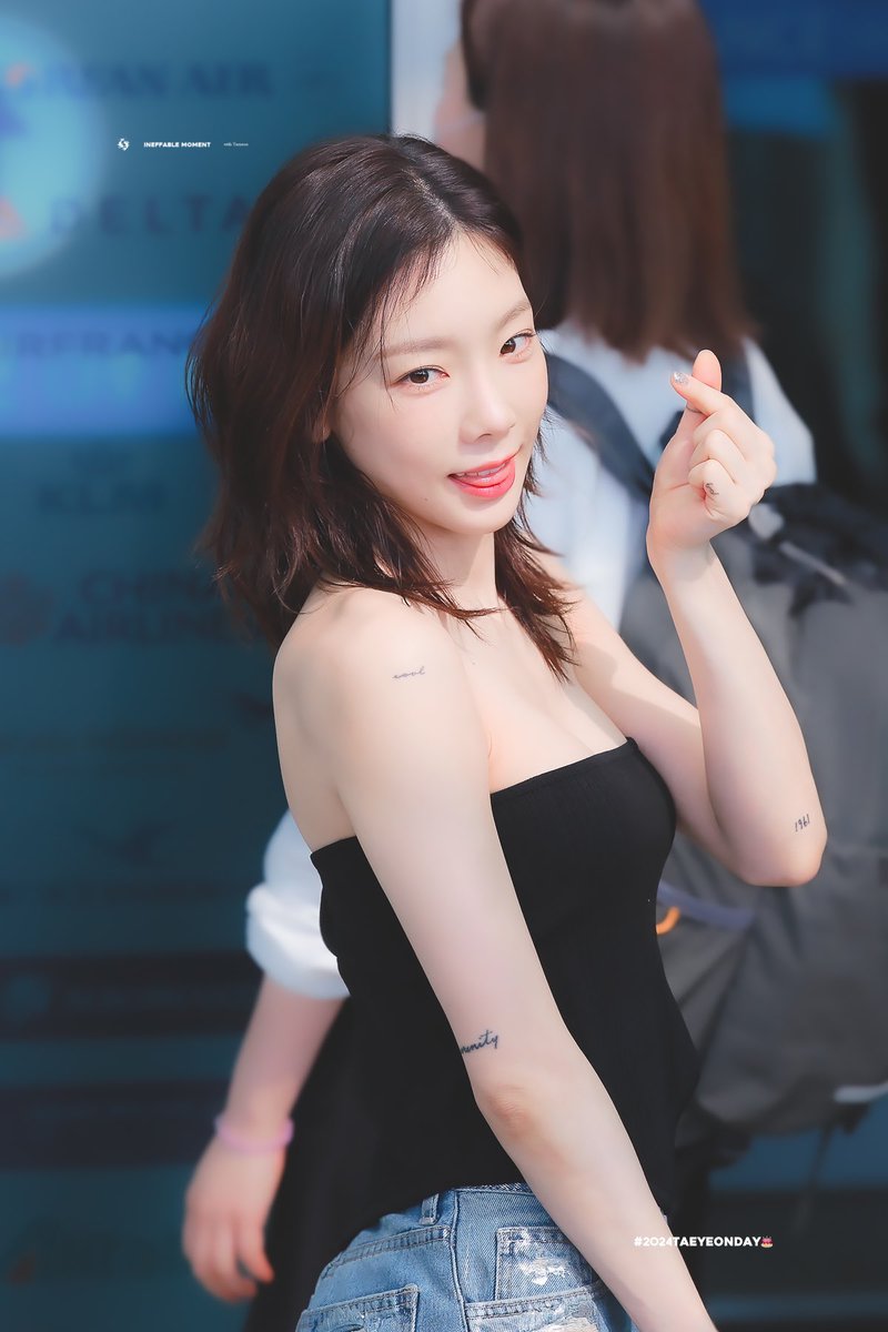 SYLoveTY's tweet photo. Happy birthday to the girl who I love the most❤️ 13 years with you and I will always be with you. 
Happy birthday Kim TaeYeon🎂

#불을_꺼_태연케이크
#FabulousTaeyeonDay https://t.co/19vFw2tYBk