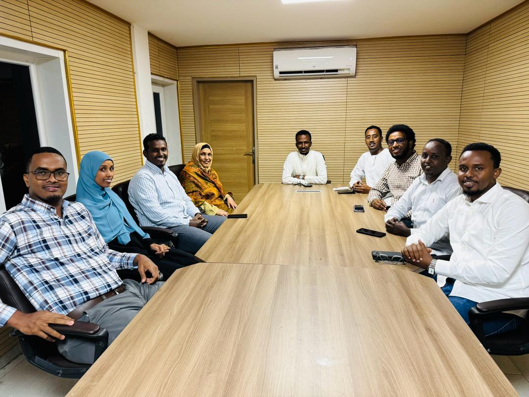 DrMaryanQasim's tweet photo. Maalmihii aan Muqdisho ku sugnaa waxaan la kulmay Agaasimaha guud Erdogan Hospital (ex Digfer) oy wehliyaan qaar ka mid ah dhaqaatiirta ka hawl gasha isbitaalka. Waxaan ka wada hadalnay sidii loo horumarin lahaa guud ahaan adeegyada caafimaadka loo fidiyo ummadda soomaaliyeed. https://t.co/fYJM55jHaB