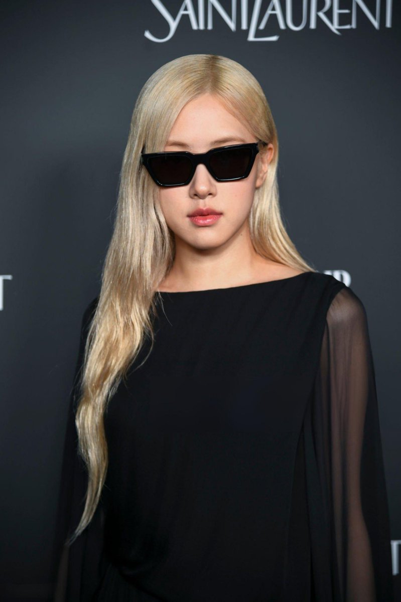 rosieshideout_'s tweet photo. IF LOOKS COULD KILL 

ROSÉ AT PRE OSCAR PARTY 
#ROSÉ #ROSÉxSaintLaurent @YSL https://t.co/e88VdI8tPJ