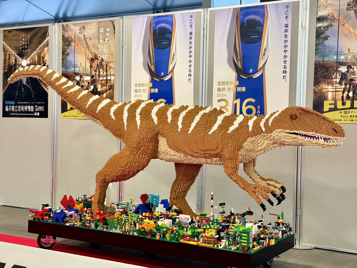 レゴブロックで作ったフクイラプトル、無事に福井駅でお披露目すること