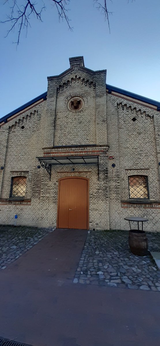 ReinholdSteinle's tweet photo. #Neukölln #Neukoelln #britz #Gutshof #Touren #freizeittipp #Sightseeing 

Führung Britz mit Reinhold Steinle https://t.co/J2vGICPKP7