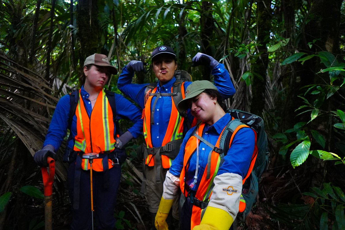 My awesome @ChapmanU students field crew in Costa Rica #InternationalWomensDay