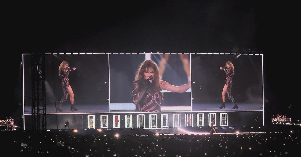 purplexjasmine's tweet photo. Last night at #TheErasTourSingapore https://t.co/Xz2Vbamnpi