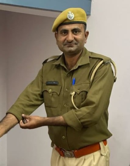 Sad News - 
Constable Niranjan Singh
( Rajasthan Police )
Made the supreme sacrifice while on duty.
He was maintaining Law & Order on #MahaShivaratri Mela at Sirohi when he was stabbed by unknown assailants 🙏😞 🇮🇳