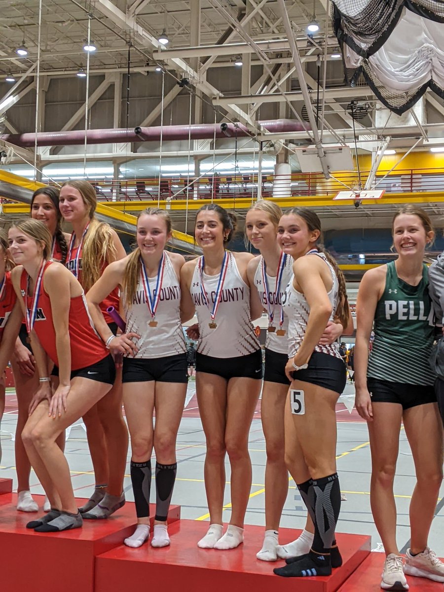 DC_GirlsTF's tweet photo. 4x400 comes in 5th with a 4:17 at IATC indoor championships! https://t.co/QcEOdmdvnS