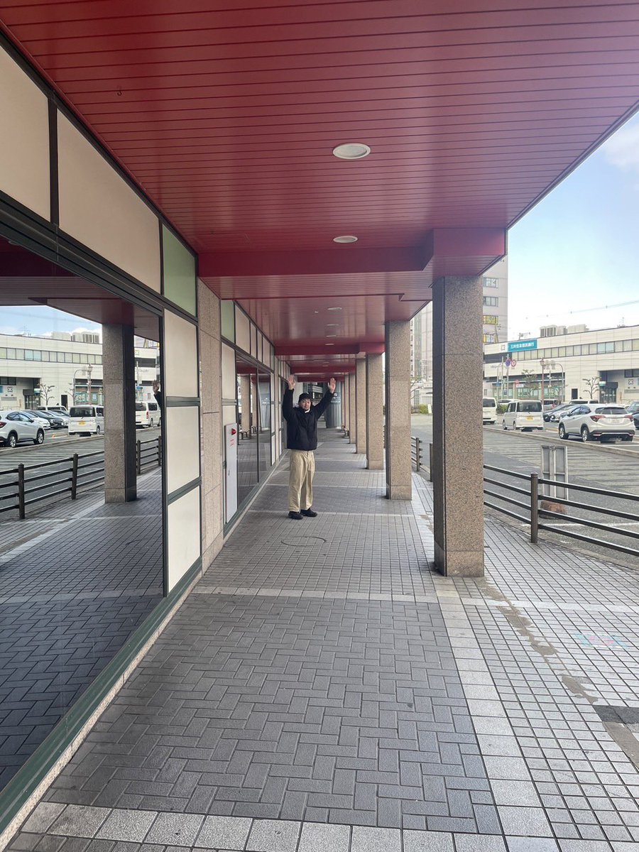 TheWelcome_info's tweet photo. 【会場までの進路】（1/2）
阪急茨木駅の北改札口から出てエスカレーターを下に、右側の出口を出て左に進むと右手に横断歩道が見えてくるので、奥に進んでもらい、左手にあるのがマリアナカフェです！ https://t.co/94cBLOq2wK