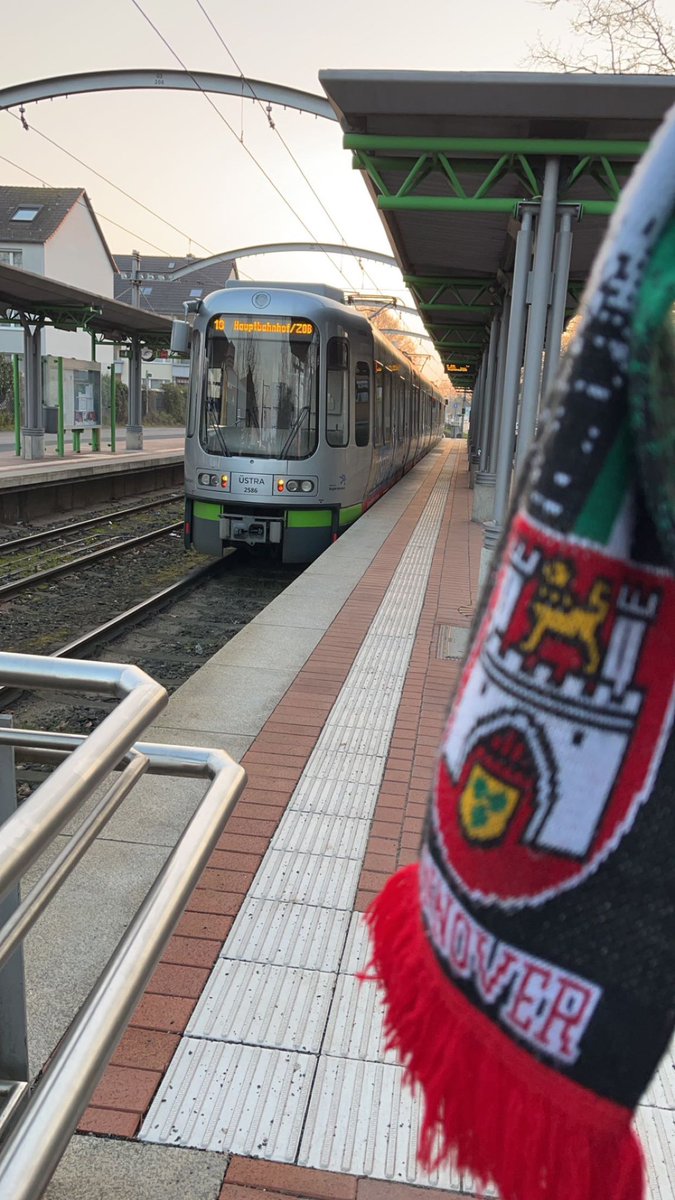 Guten Morgen Schlachtenbummler 🖤🤍💚 

Wir sehen uns in Wiesbaden 🙌🏼

#h96