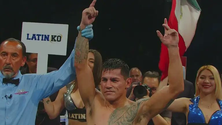 TUDNMEX's tweet photo. Box Televisa: 'Mickey' Román derrota a Watanabe y pide al 'Alacrán' Berchelt 🥊🔥

https://t.co/nEbNuQ10I0

#BoxTelevisa | #Boxeo | #MickeyRoman https://t.co/tscZTymPR4