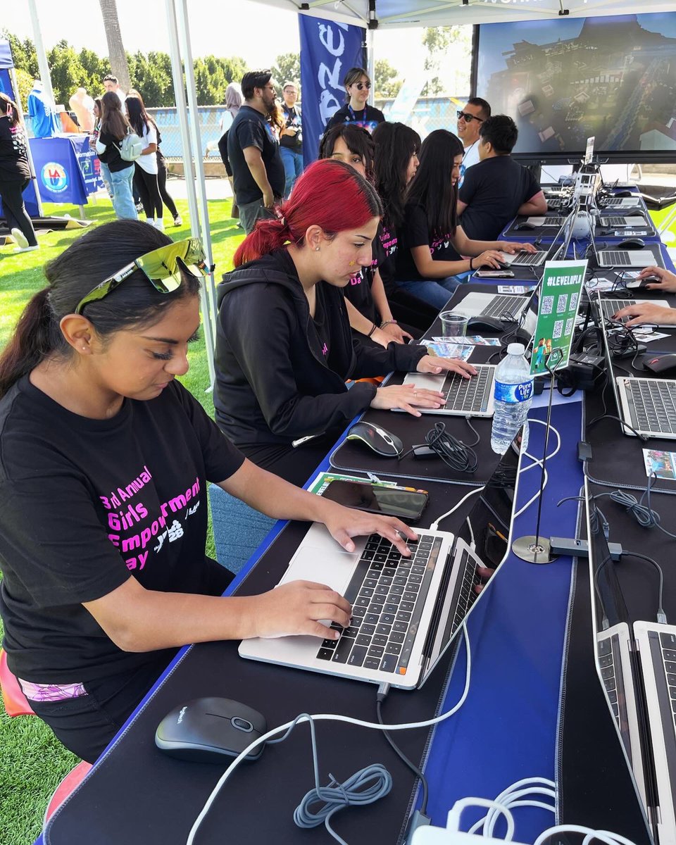 Spending International Women’s Day 2024 Gaming with Minecraft #LevelUpLA #esports Competition at the 3rd Annual Girls Empowerment Day @ITI_LAUSD @LAUSD_Achieve @LASchools @LASchoolsEast @LAUSDCIO #GirlsWhoGame
