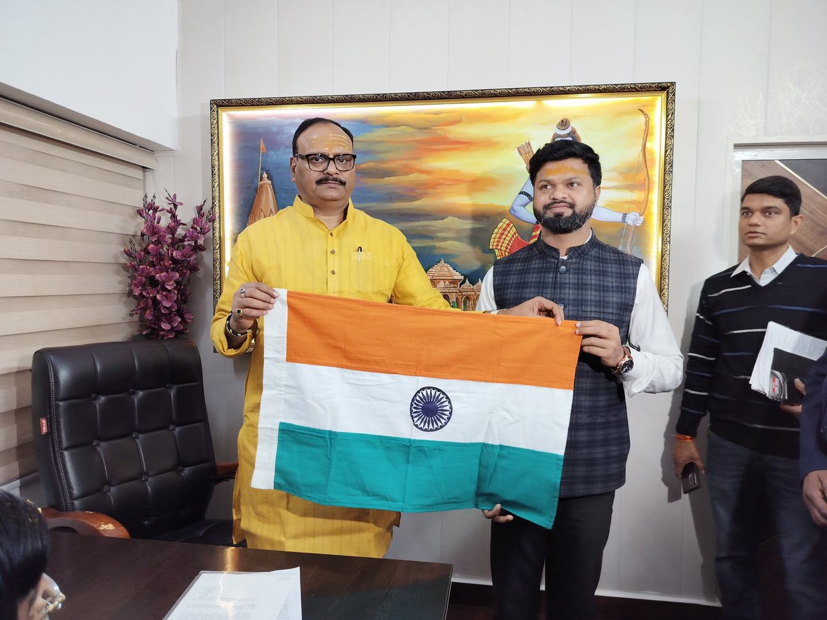 Upsainian Surya Pratap Mishra, State Vivekanand Youth Awardee, Best wishes to his mission for Mount Kilimanjaro Africa . We wish him all the Best.