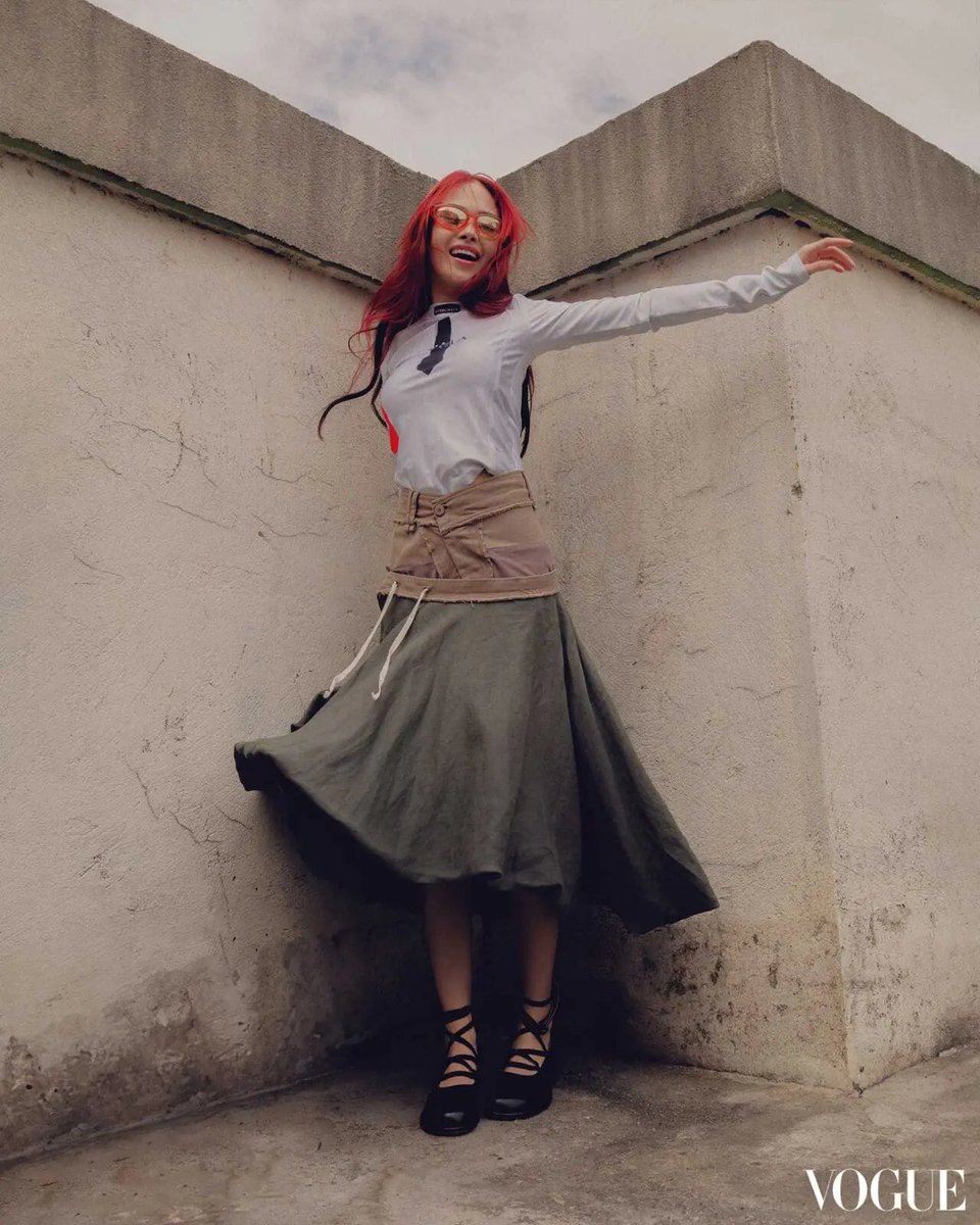 jxmescarl's tweet photo. SAY WHAT! my baby girl issa VOGUE GIRL NOW! @BonifacioAc @vogueph #RaisingHopes https://t.co/V7EYoZy56d