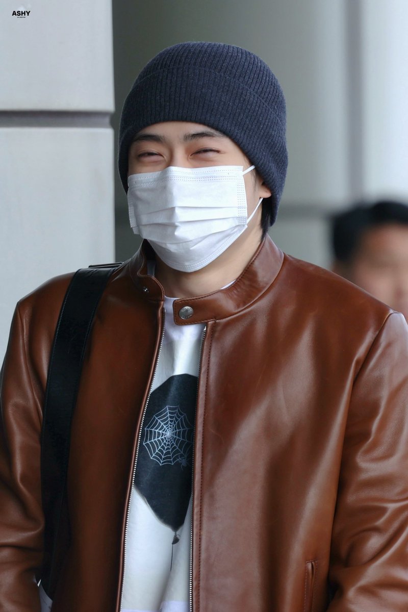 ValenJayh's tweet photo. Prada boy Jaehyun 🍑 
Fashion Airport 240308 ✈️

Prada @Prada 
-Leather Shoulder Bag (#PradaSS24 from the runway)
-Nappa Leather Biker Jacket Cocoa Brown(FW20) 
- Shirt from #PradaFW22 Menswear Campaign exclusive gift  
#Prada #PradaxJaehyun #JAEHYUN 
 #재현 #NCT재현 #ジェヒョン https://t.co/Gb0PWXILoU