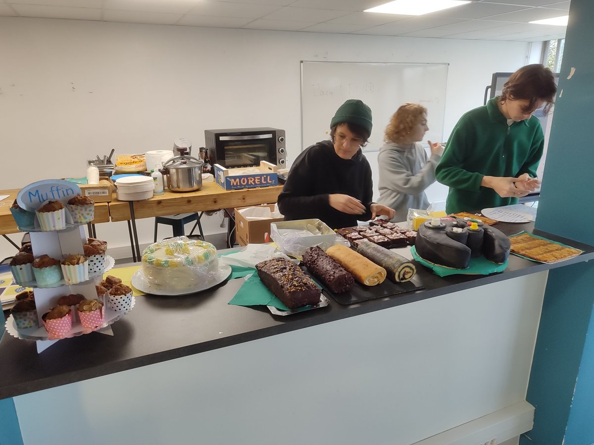 La buvette des Mamas est en pleine installation ! On espère vous y voir nombreux parce que y'a encore du lourd 🫡
Aussi, n'oubliez pas de ramener vos gobelets afin de bénéficier d'une remise sur les boissons !