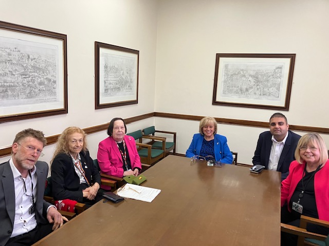 ParkinsonsUK's tweet image. The APPG on #Parkinsons held its AGM this week. 

@GlindonMary @JasonMcCartney @BaronessGale @NavPMishra @LizTwistMP @CarolineLucas @AlanBrownSNP and Christina Rees MP watched @DavidAPlummer's powerful film about the persecution facing people with Parkinson's in Kenya.