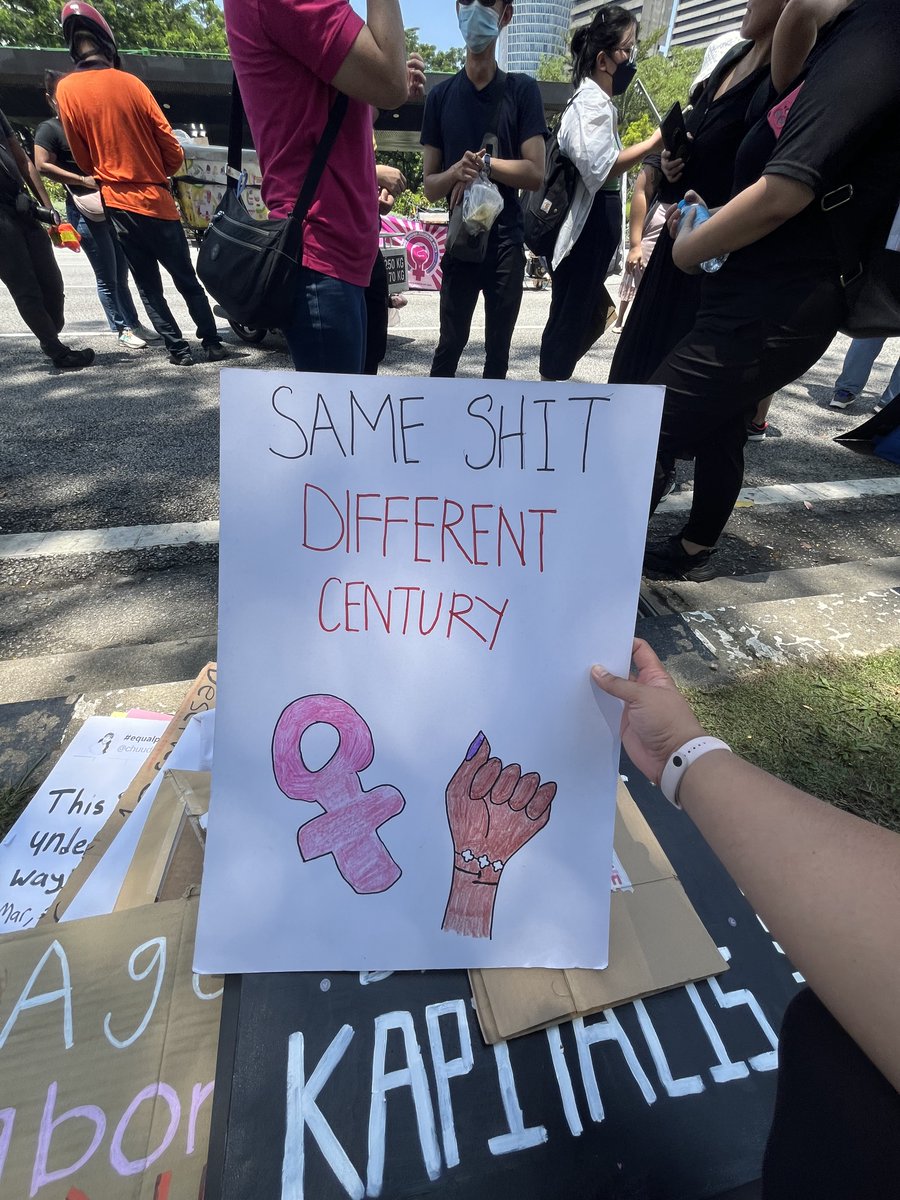 justice_sisters's tweet photo. Hundreds of folks marched earlier today at #WomensMarchMY from Sogo towards Dataran Merdeka, Kuala Lumpur with URGENT demands for the government to act upon. Our loud voices will continue to echo even when this year's march is over. We are not free until ALL OF US are free! https://t.co/biHdAtUTuC