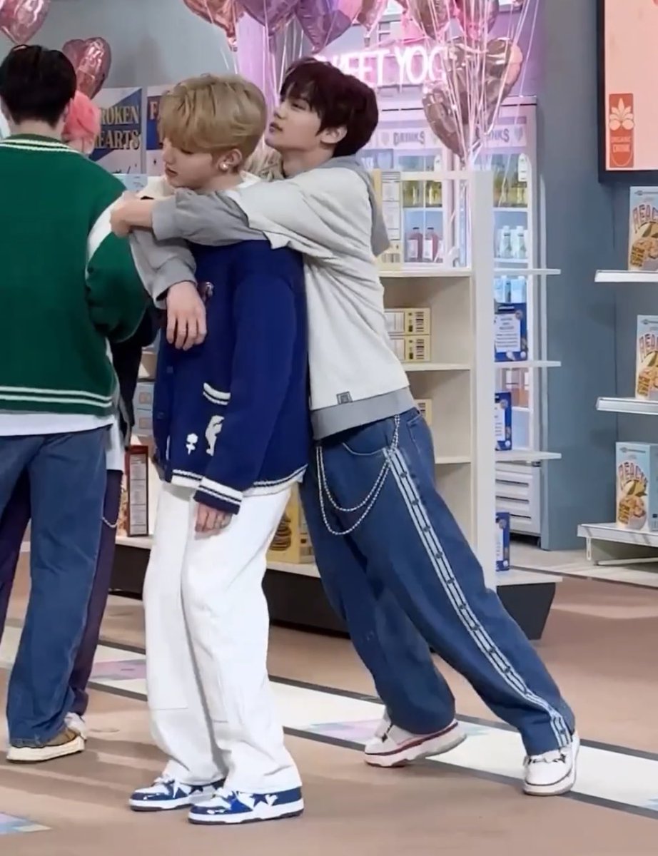 한창 기대는 거 좋아할 나이 ㅋㅋㅋ ㅠ ㅠ 아웅